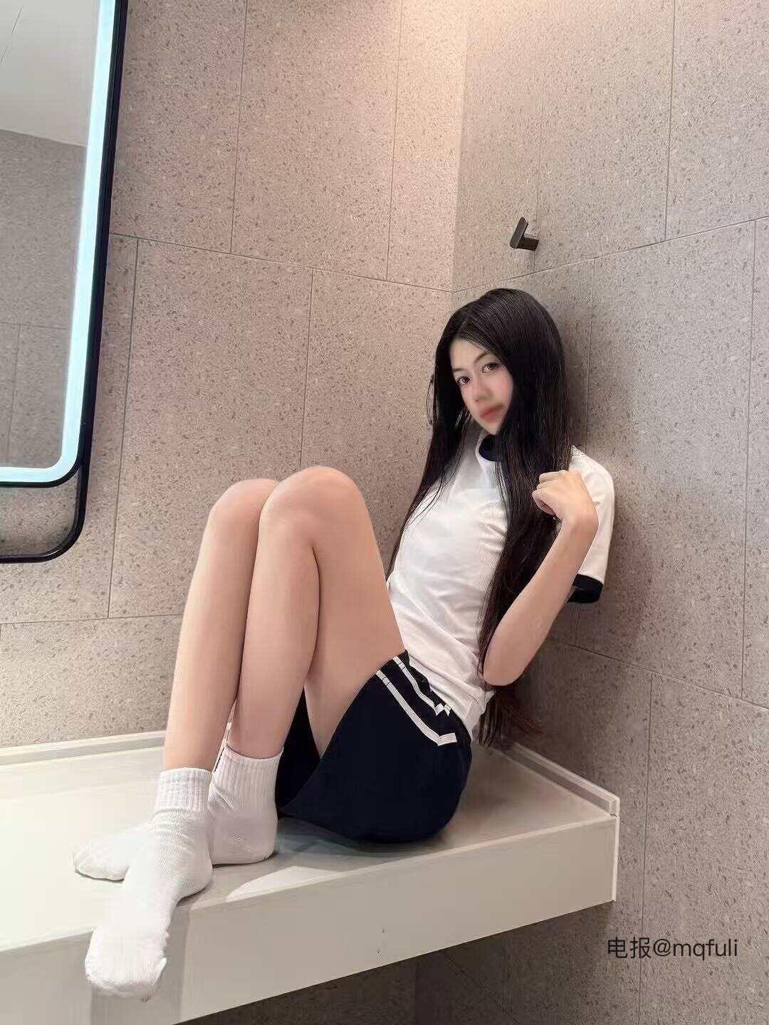 嘉嘉今天要早睡 2025-06-01 17:42:29 喜欢吗？专门拍给你看的