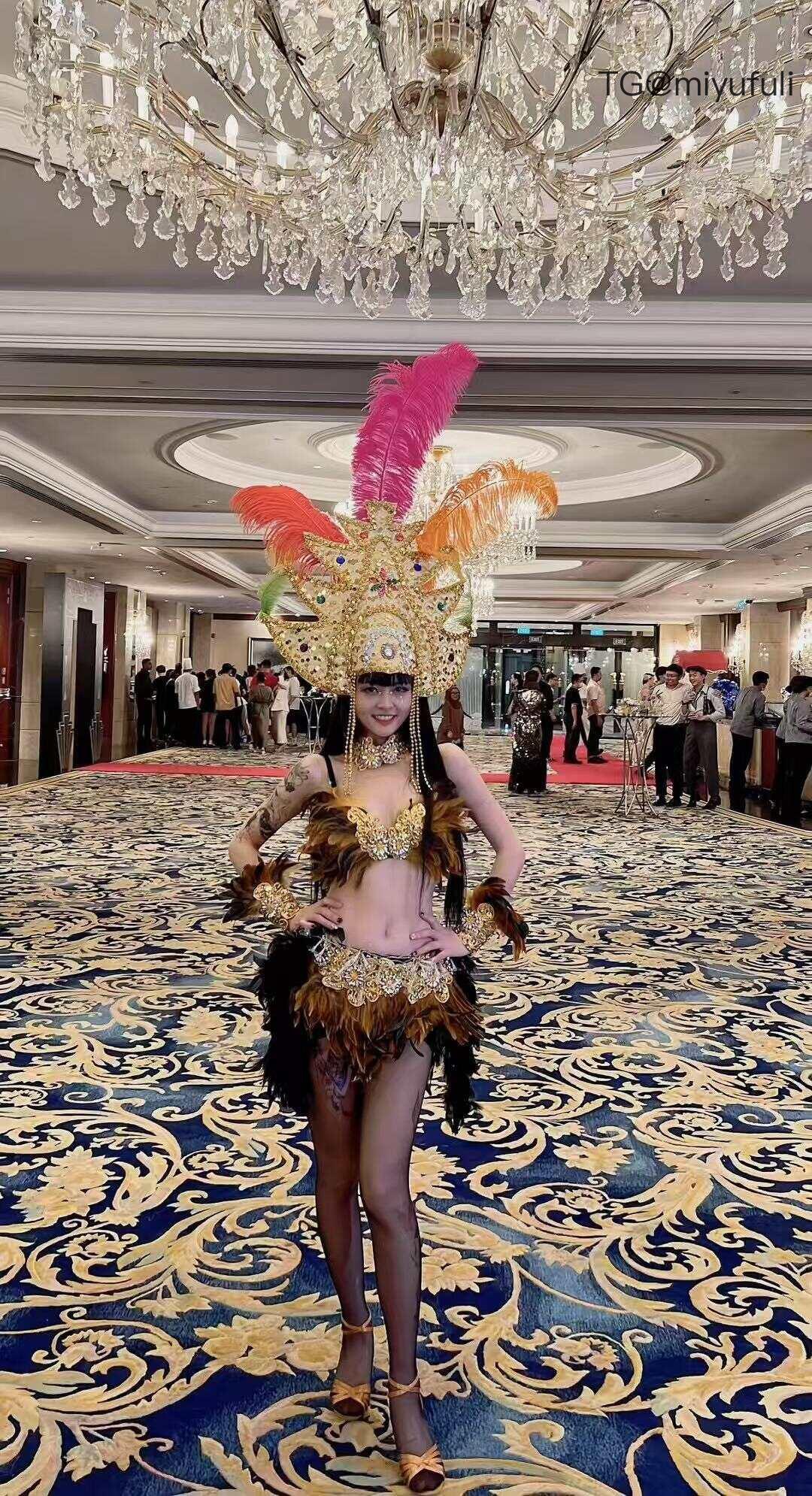 BELLA贝拉 2025-06-16 21:50:07 过来 站在我身边