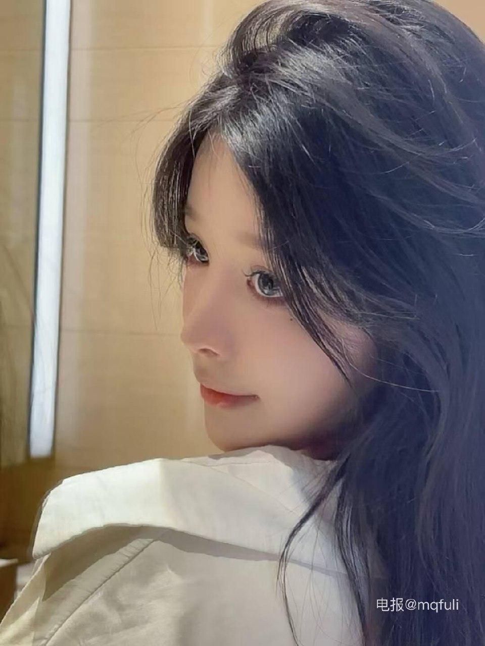 十七同学 2025-06-05 13:50:35 眼神交汇的瞬间，世界仿佛静止 只剩下你和我