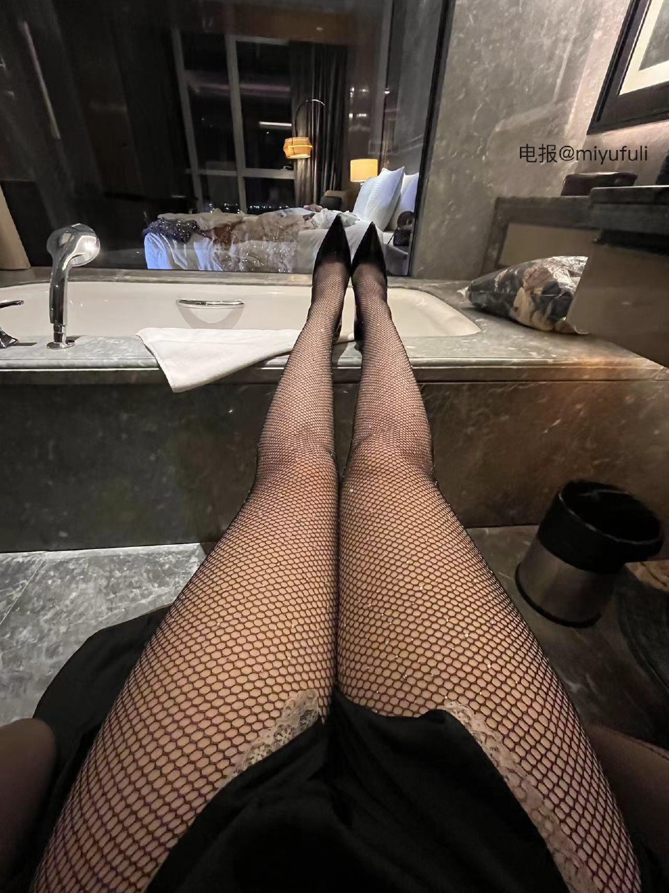 洋洋不是洋妞 2025-06-30 10:14:13 《亮晶晶洞洞丝袜》你也来撕呀