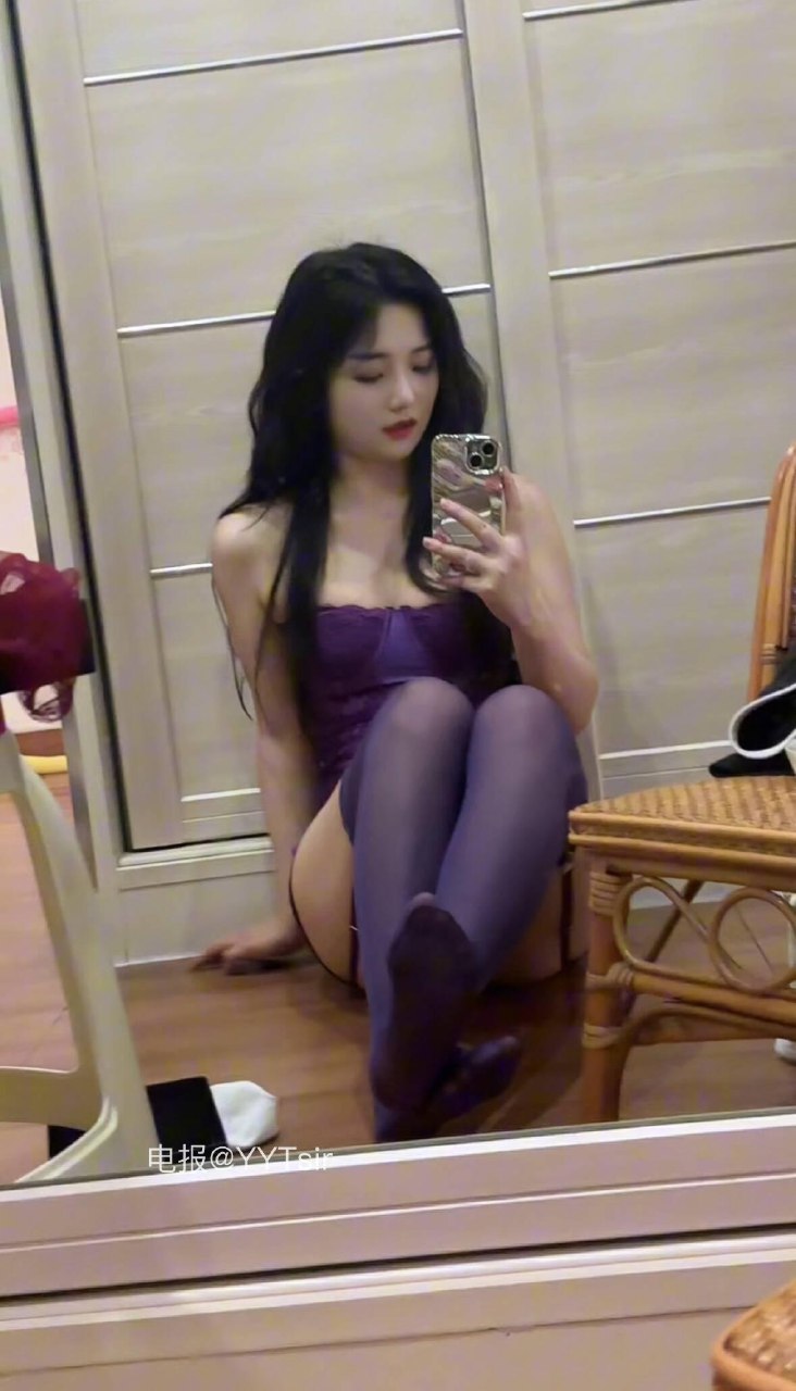 九斤明哥 2025-07-19 18:37:33 许嵩说的对 紫色真的有韵味🥰