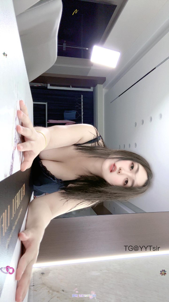 爱喝牛奶的墩墩 2025-07-29 23:04:13 别急～#秀身材##反差#