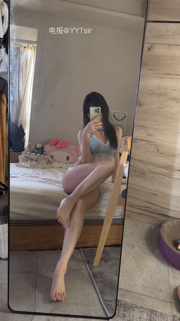 雪顶 2025-07-09 16:42:48 好多粉丝宝宝反馈想要看写真集