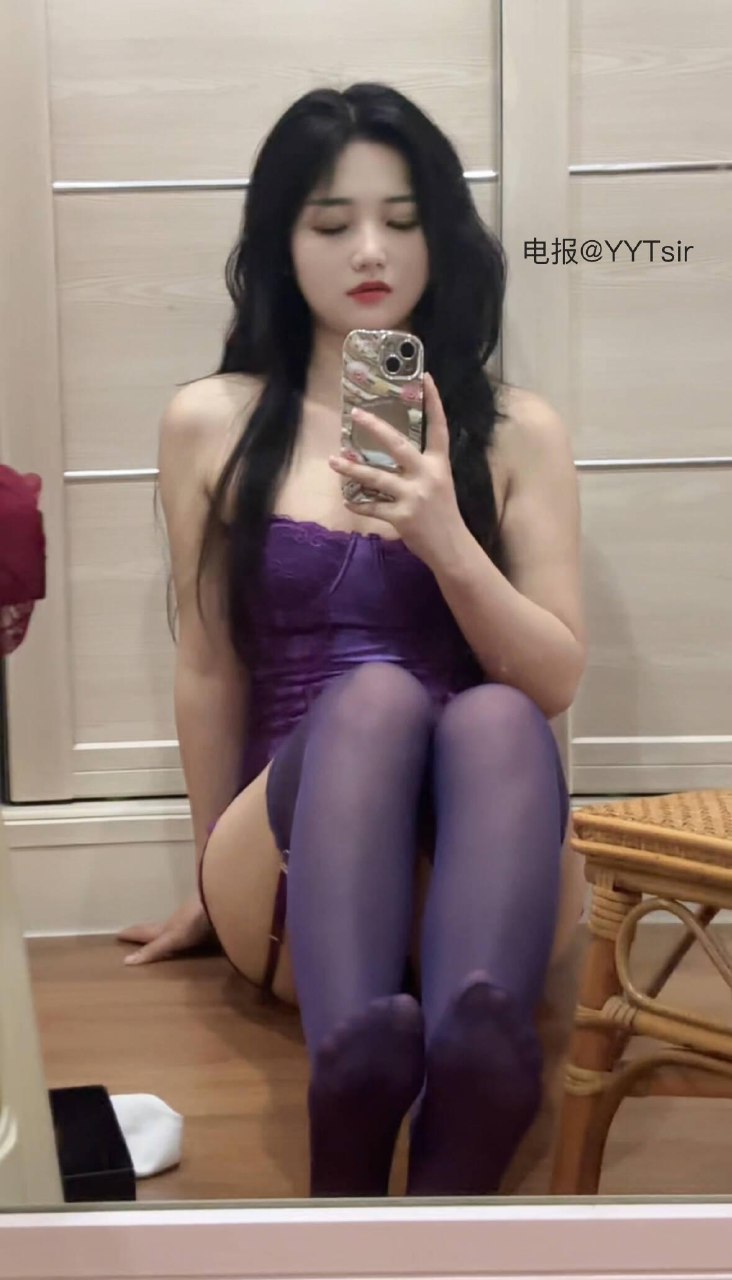 九斤明哥 2025-07-19 18:37:33 许嵩说的对 紫色真的有韵味🥰