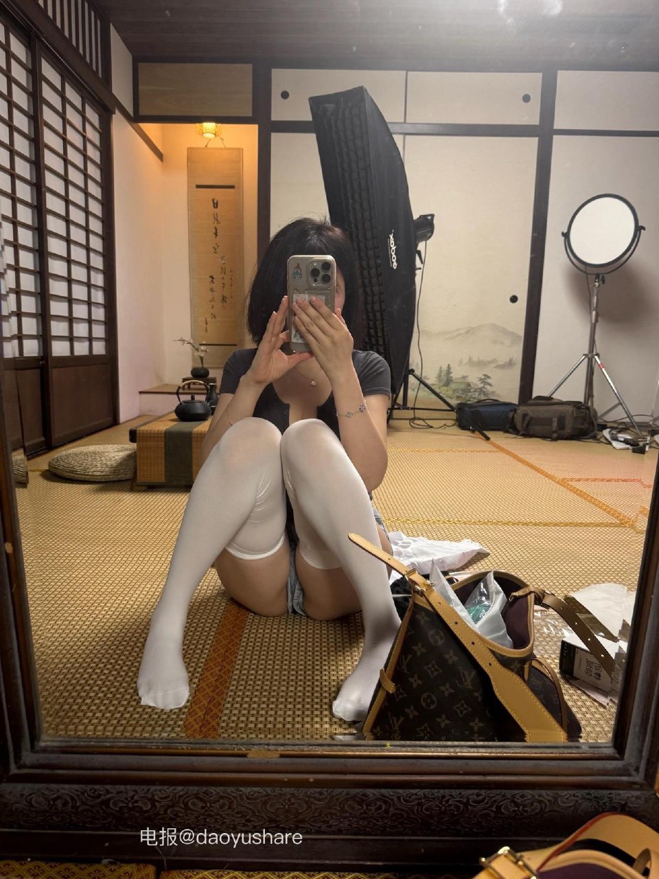 Tina很妖孽呀 2025-07-09 18:01:58 黑色v镜短袖➕白丝👙