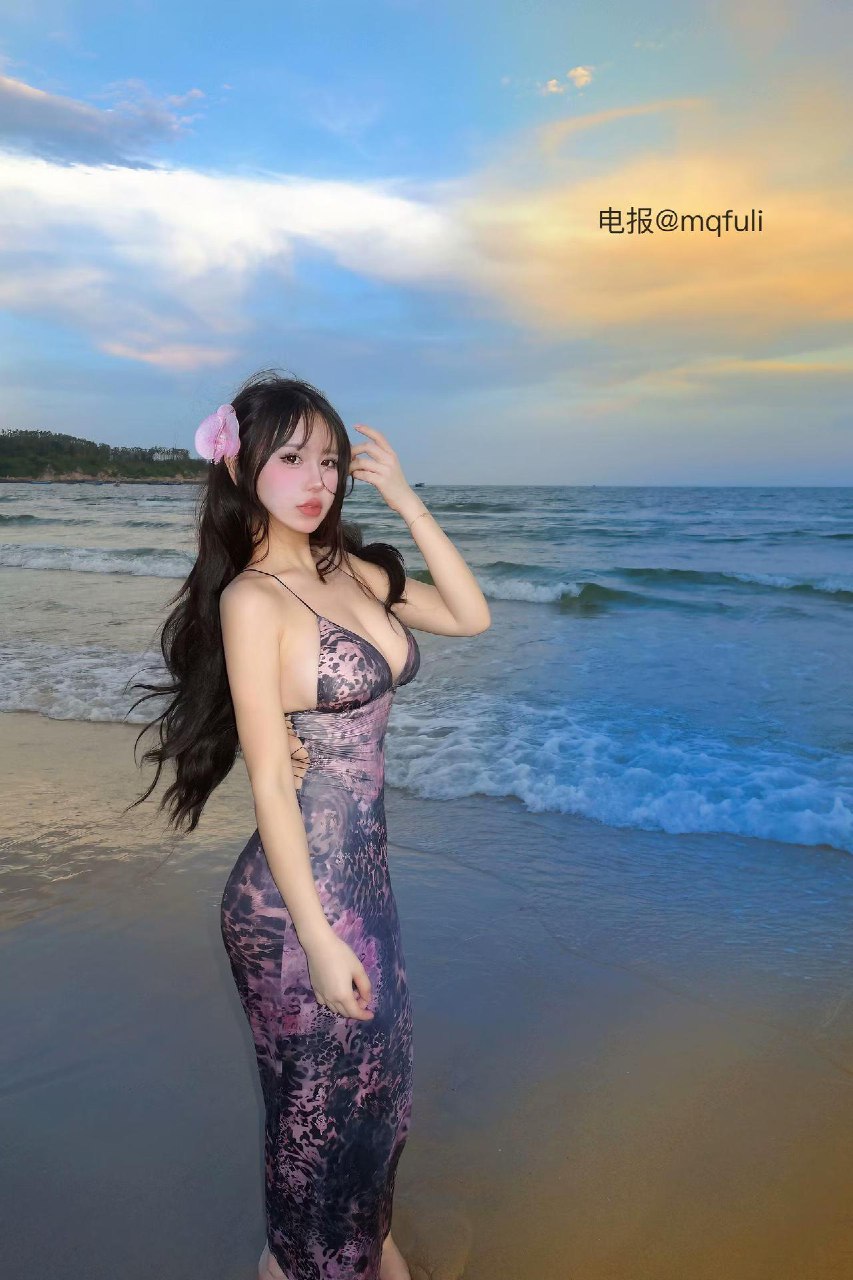 Tina很妖孽呀 2025-07-19 15:39:57 付费贴 海边性感泳装+辣妹吊带裙 惹🔥热辣🎀