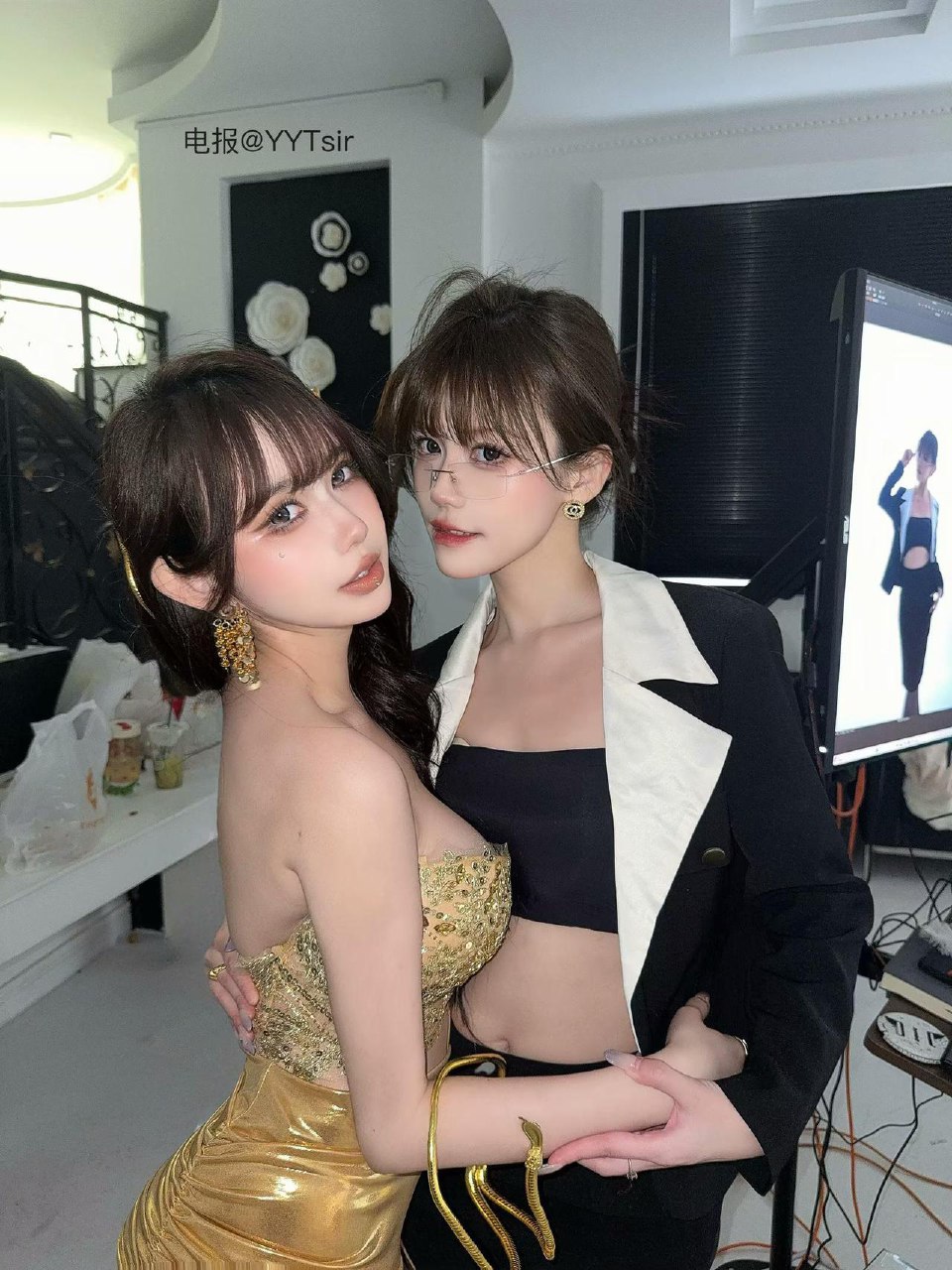 Tina很妖孽呀 2025-07-12 11:01:35 世界是个巨大的娃娃机 我隔着屏幕只想要你