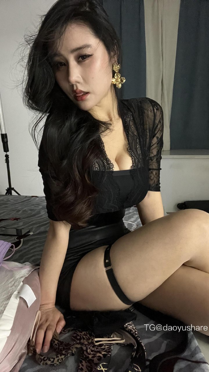 多吃生菜 2025-07-31 18:36:56 #颜值##秀身材##反差#