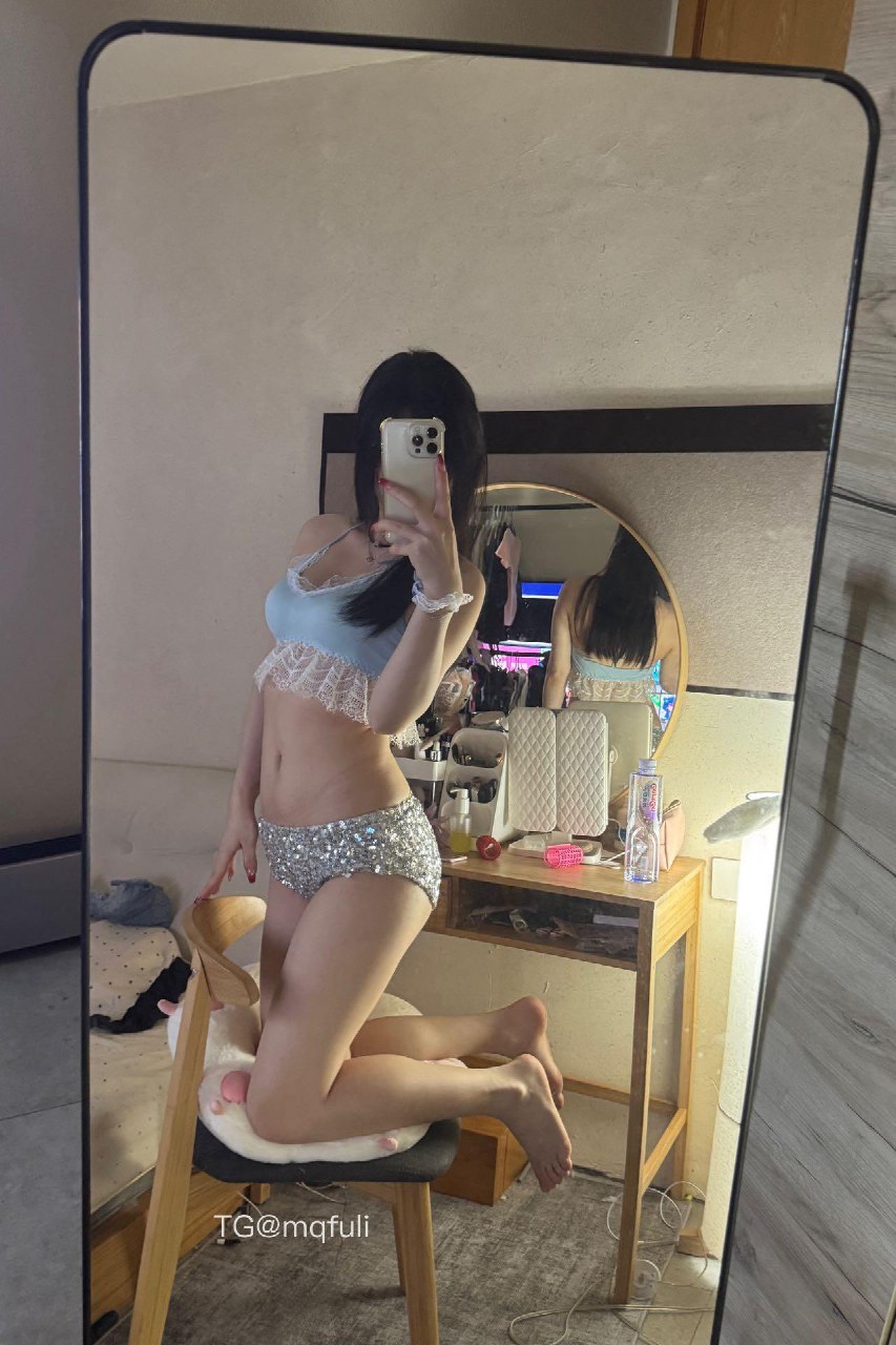 雪顶 2025-07-09 16:42:48 好多粉丝宝宝反馈想要看写真集