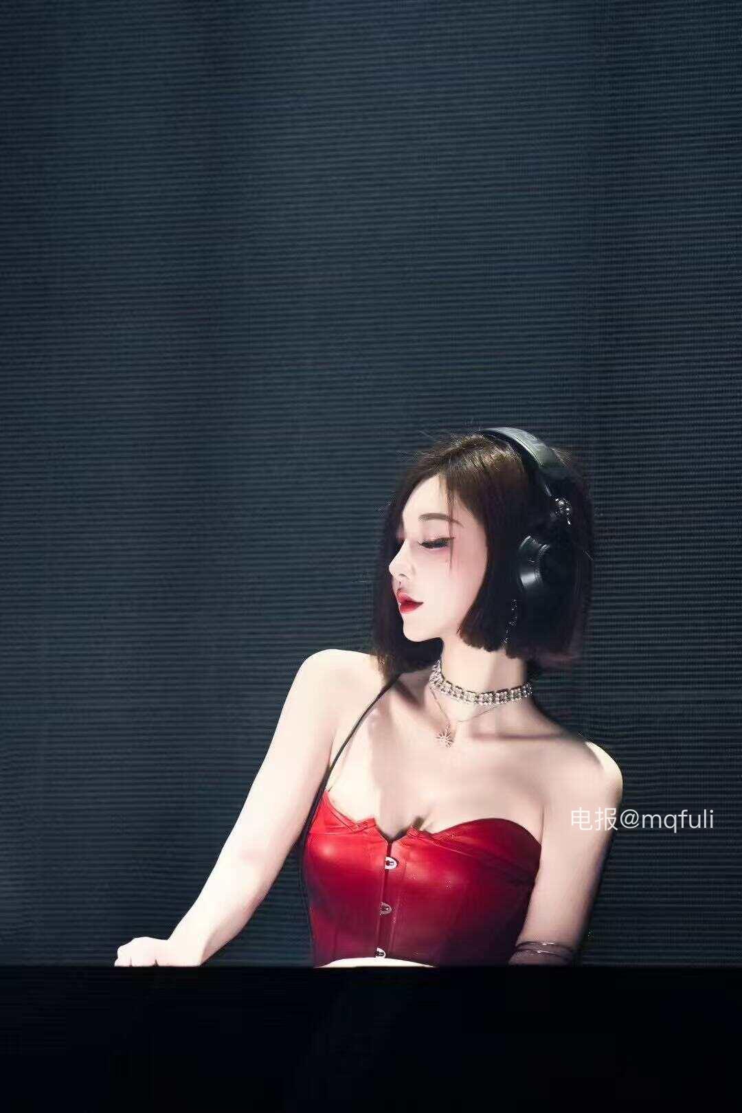 Nico爱跳舞 2025-07-17 08:29:51 承认吧，你屏幕都为我发烫了📱