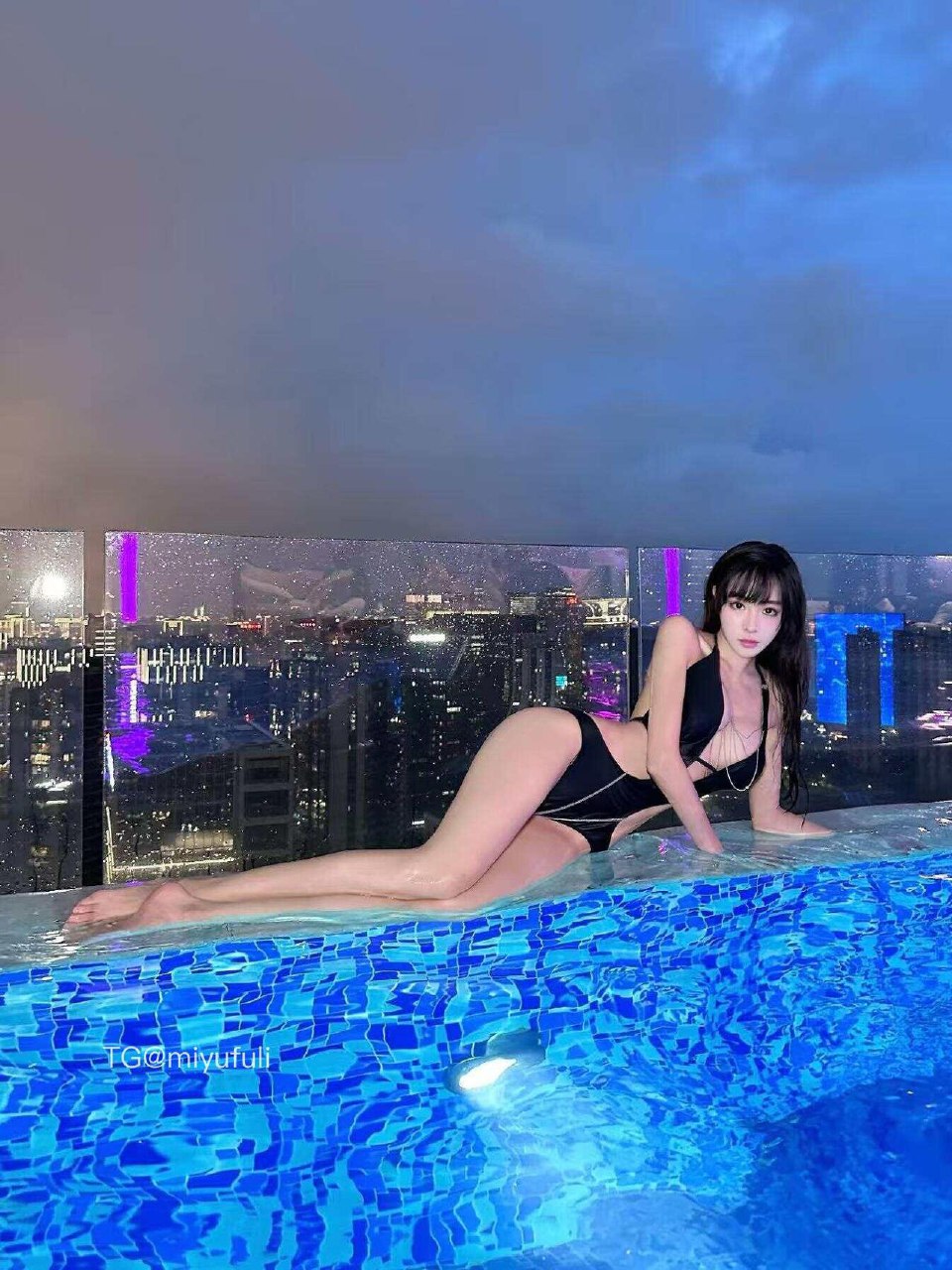 人间小奶猫 2025-07-15 01:39:25 感情不够 魅力来凑