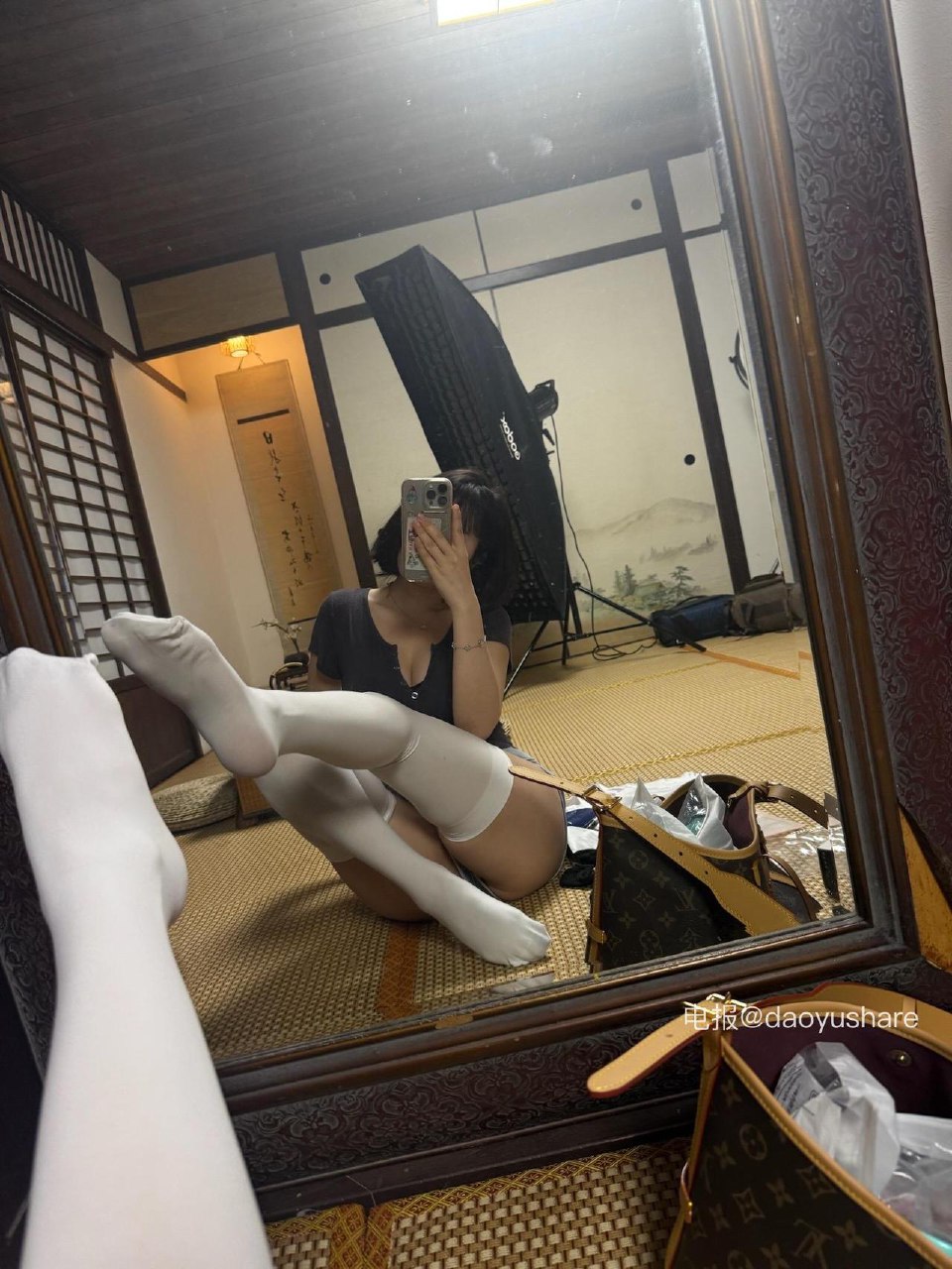 Tina很妖孽呀 2025-07-09 18:01:58 黑色v镜短袖➕白丝👙