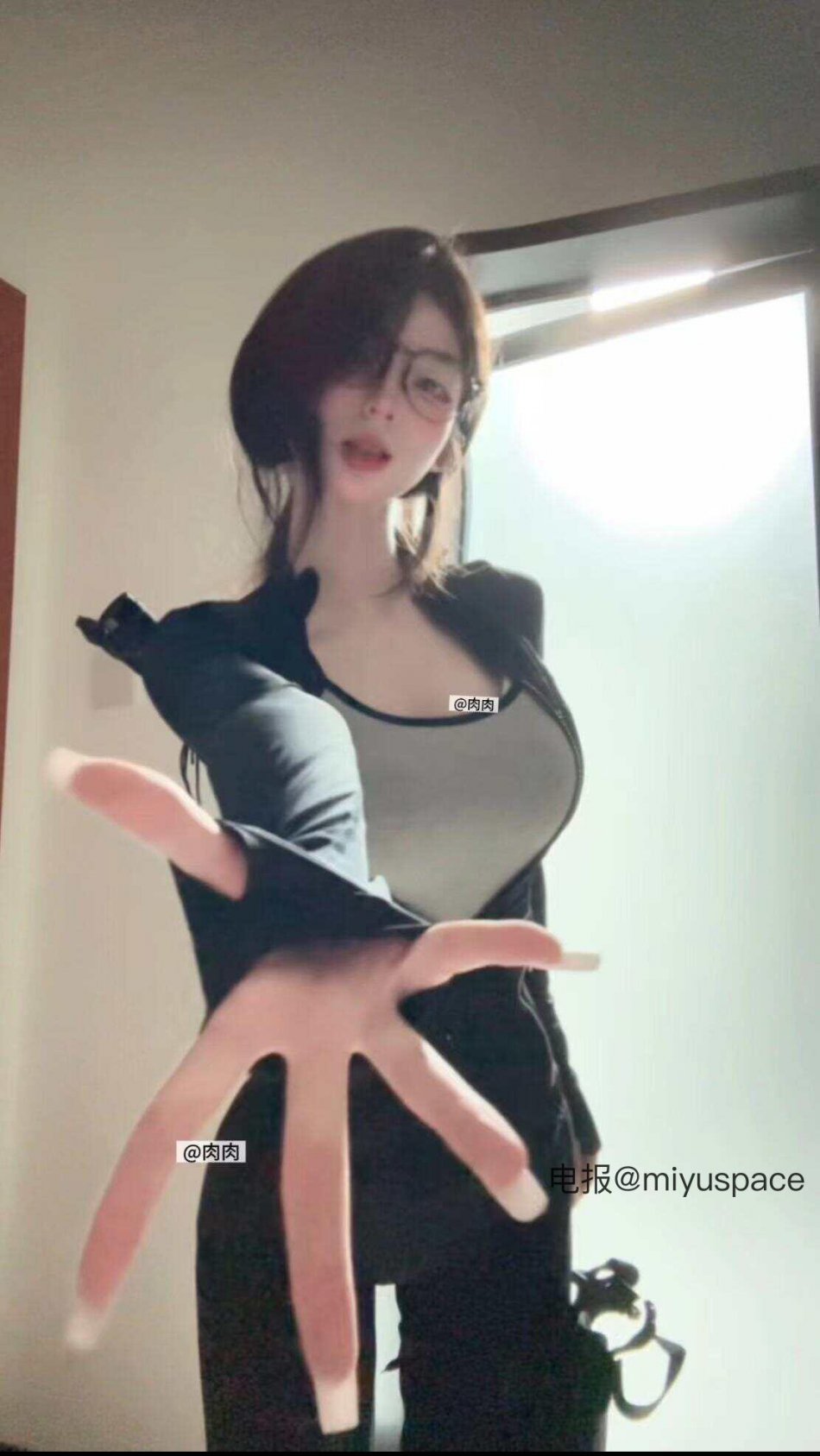 肉肉丸 2025-08-18 15:56:38 照片比本人好看 有事找照片😘😜