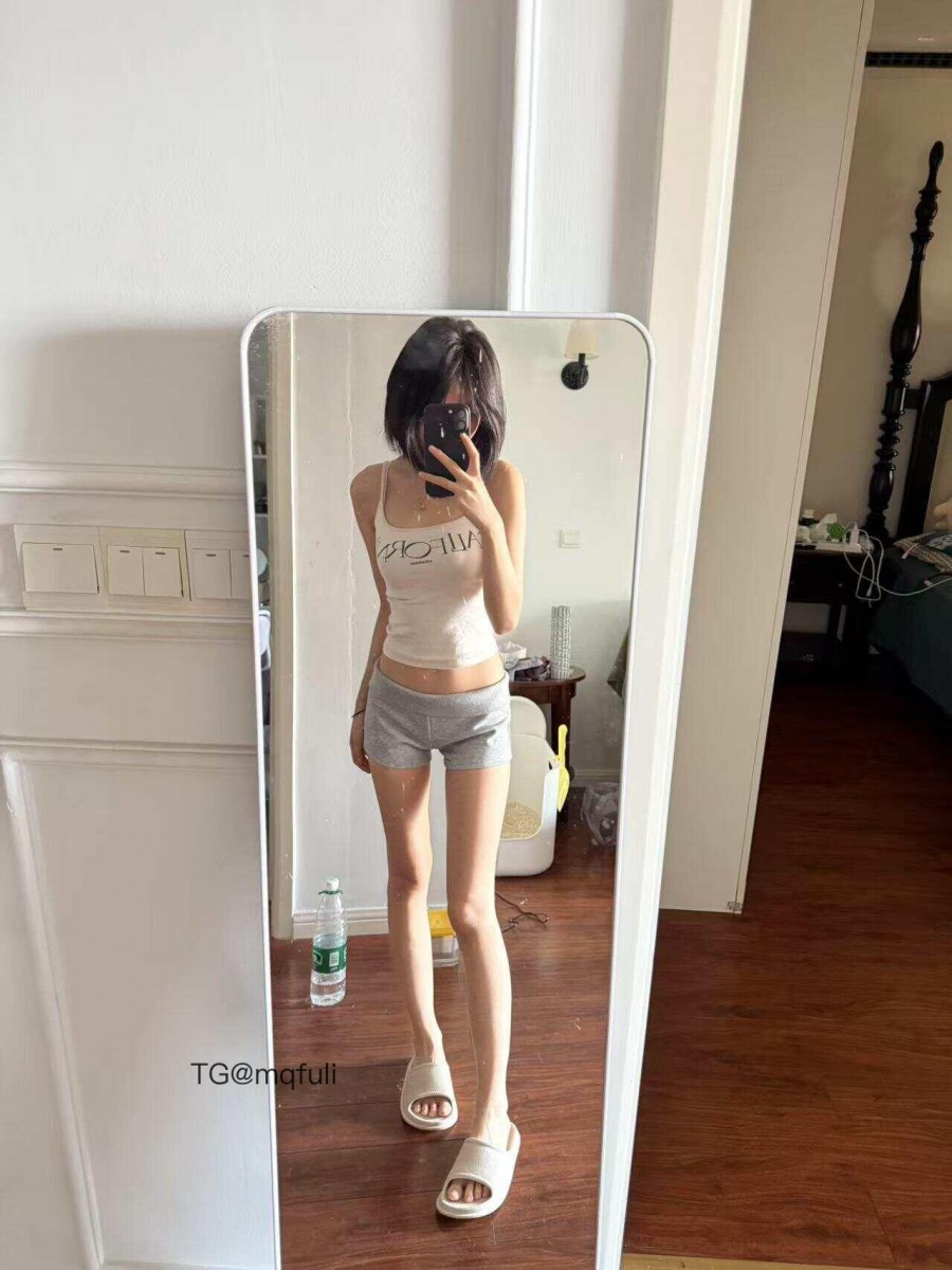 月饼 2025-08-15 01:17:43 晚上好呀宝宝们想我了没