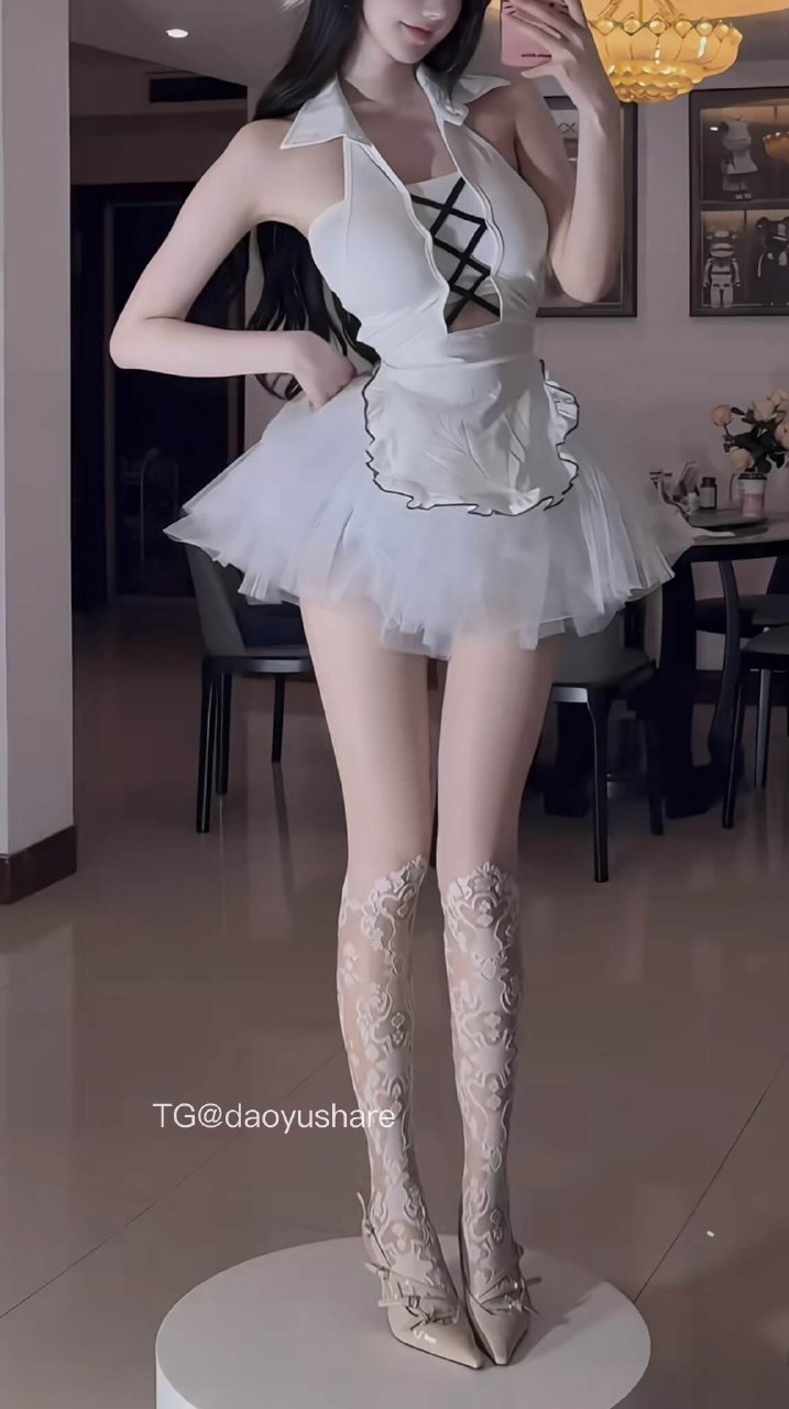 小酱粒 2025-08-10 01:55:41 这大长腿～谁不爱呀