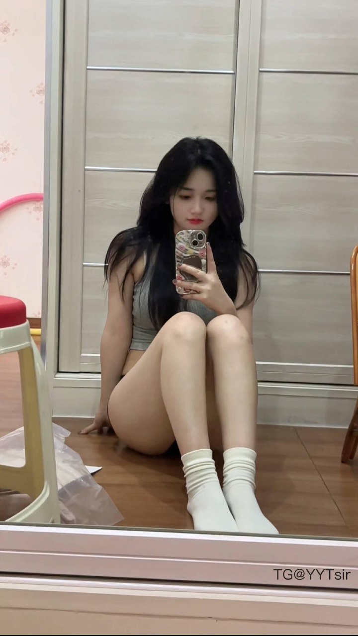 九斤明哥 2025-08-01 19:29:29 这么大的床一个人睡 烦死了😩