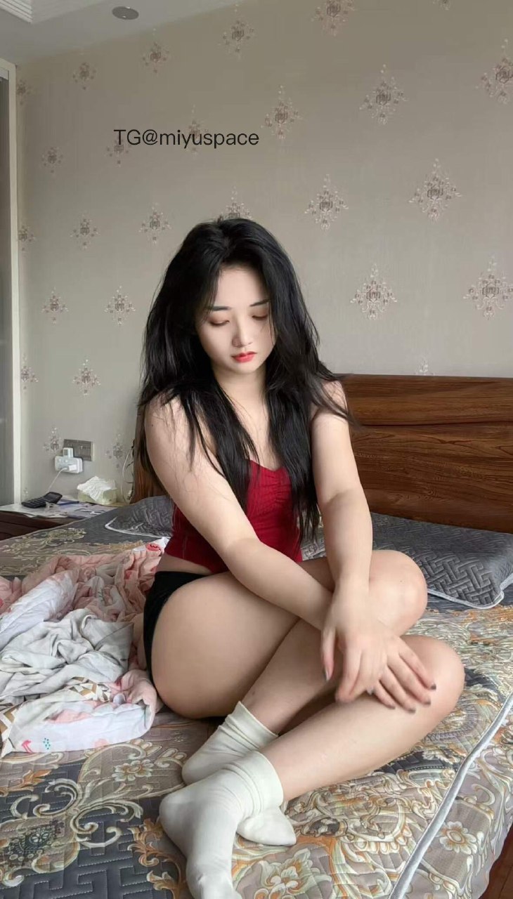 九斤明哥 2025-08-01 19:29:29 这么大的床一个人睡 烦死了😩