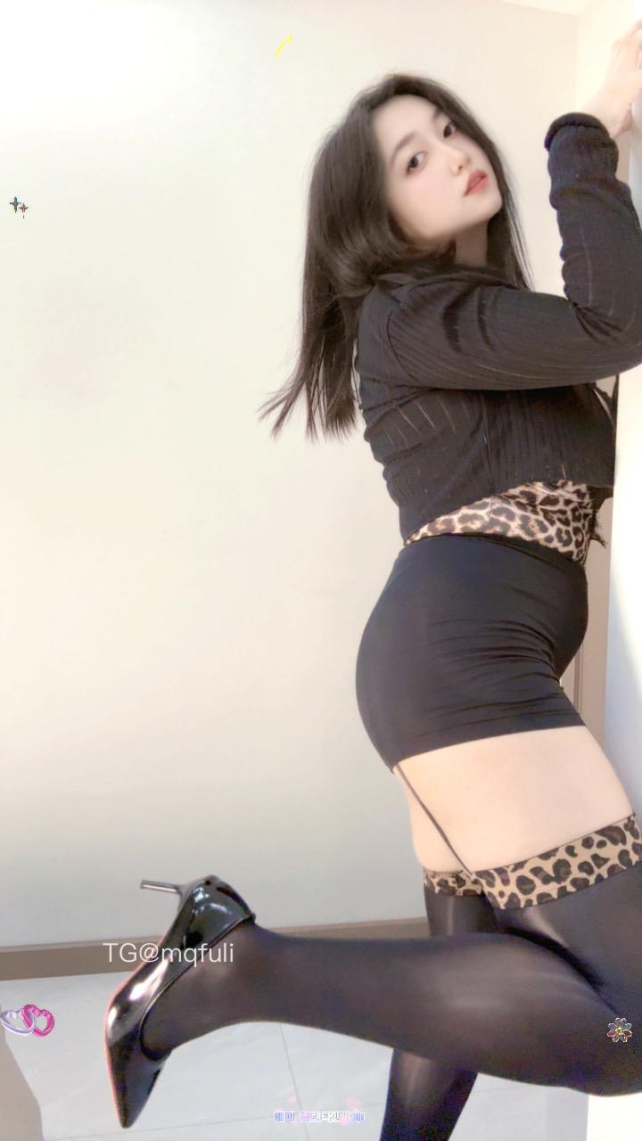 爱喝牛奶的墩墩 2025-08-05 00:33:39 绿泡泡穿搭等你哦#秀身材##反差##跳舞##穿搭#