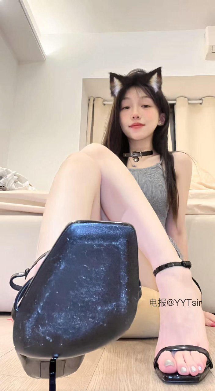 别拔虎牙 2025-08-08 22:36:55 包臀超短裙🥵