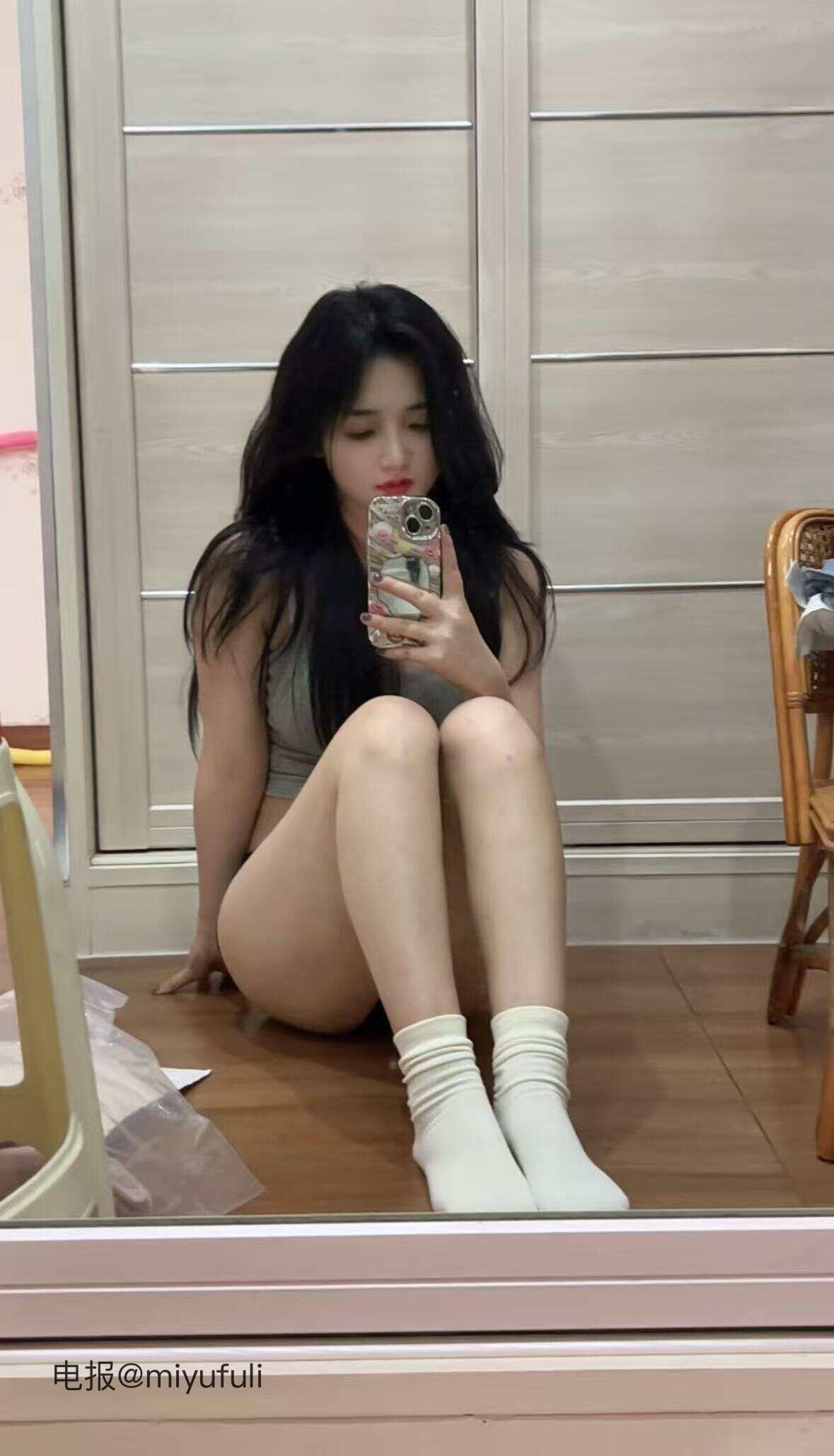 九斤明哥 2025-08-01 19:29:29 这么大的床一个人睡 烦死了😩