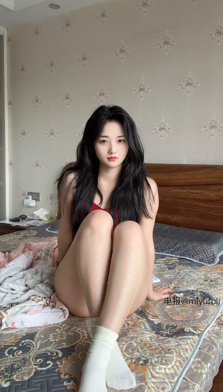 九斤明哥 2025-08-01 19:29:29 这么大的床一个人睡 烦死了😩