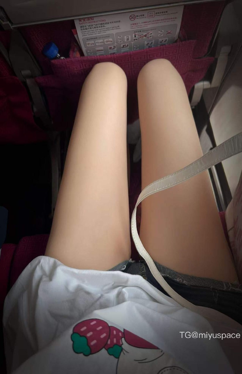 小宣先睡噜 2025-08-01 19:51:59 谁说的看腿😚