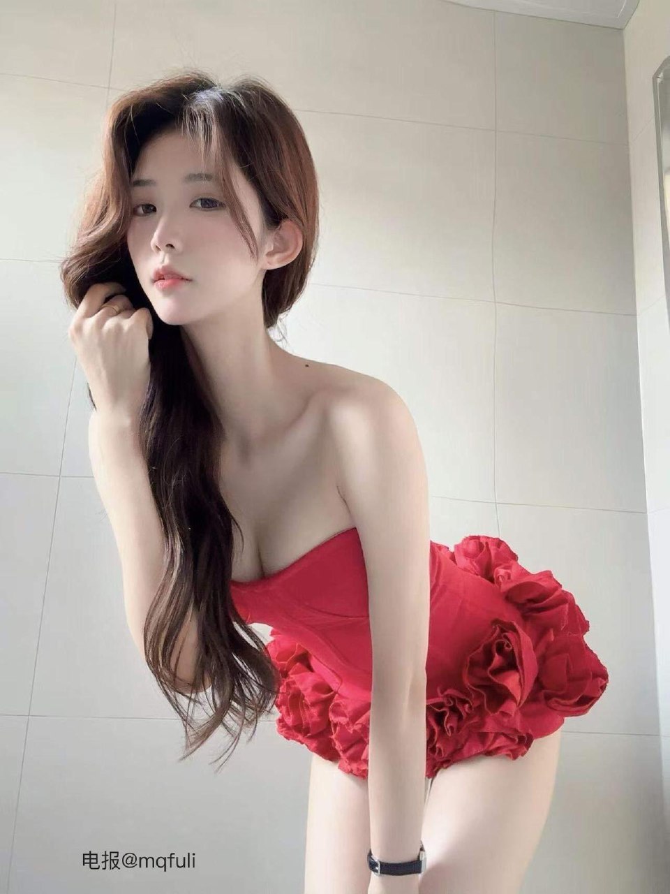 小霞佩奇 2025-08-06 17:12:09 😶‍🌫️果然红色的更性感 宝宝们觉得呢？