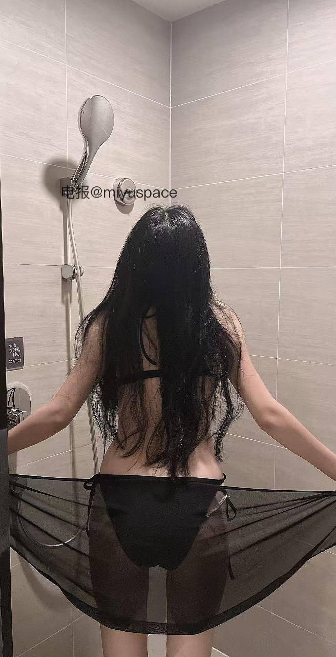 辰妈吖 2025-08-07 18:57:50 三点式比基尼裹裙