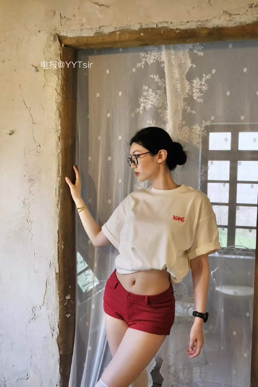 彭程程 2025-08-05 10:46:02 今夜我不关心人类，我只想你