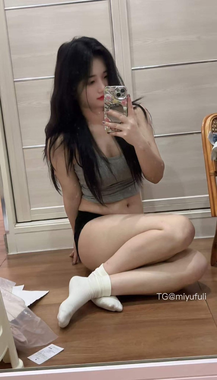 九斤明哥 2025-08-01 19:29:29 这么大的床一个人睡 烦死了😩