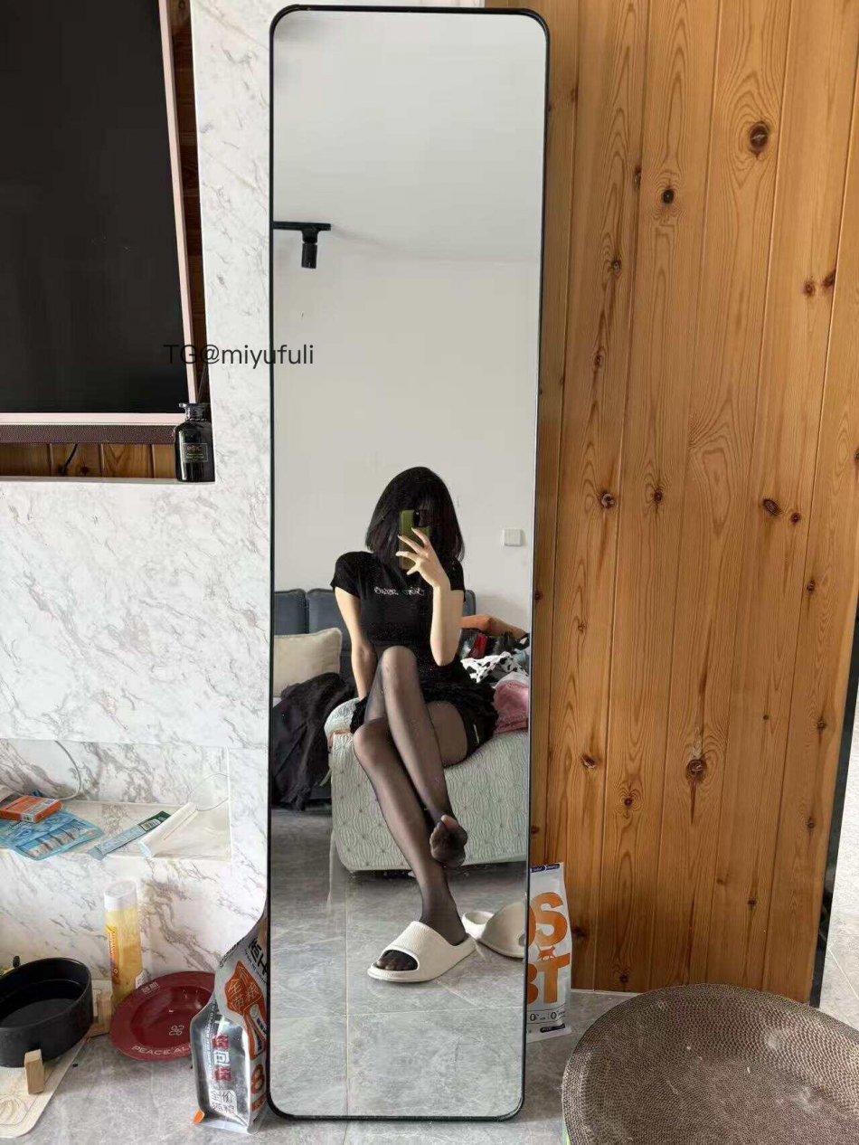 月饼 2025-08-26 17:01:04 都说黑si金典 永看不腻噢💗