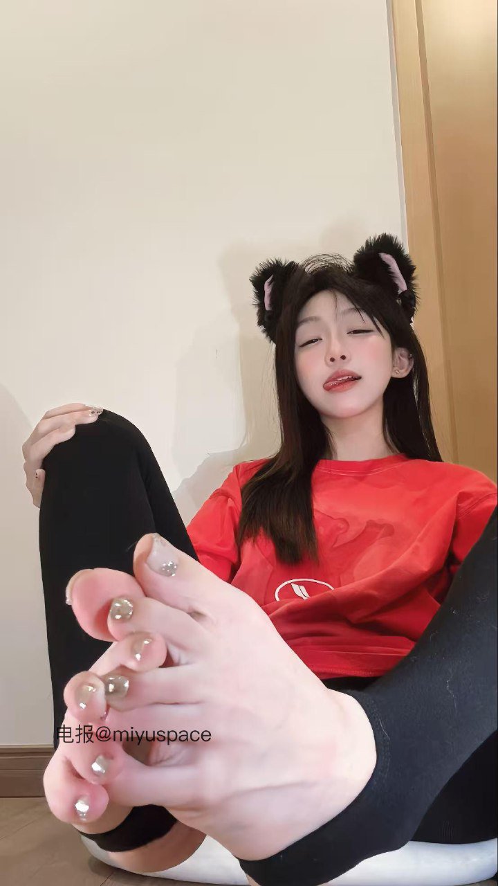 别拔虎牙 2025-08-17 20:09:00 白嫩嫩的虎牙小熊🥵