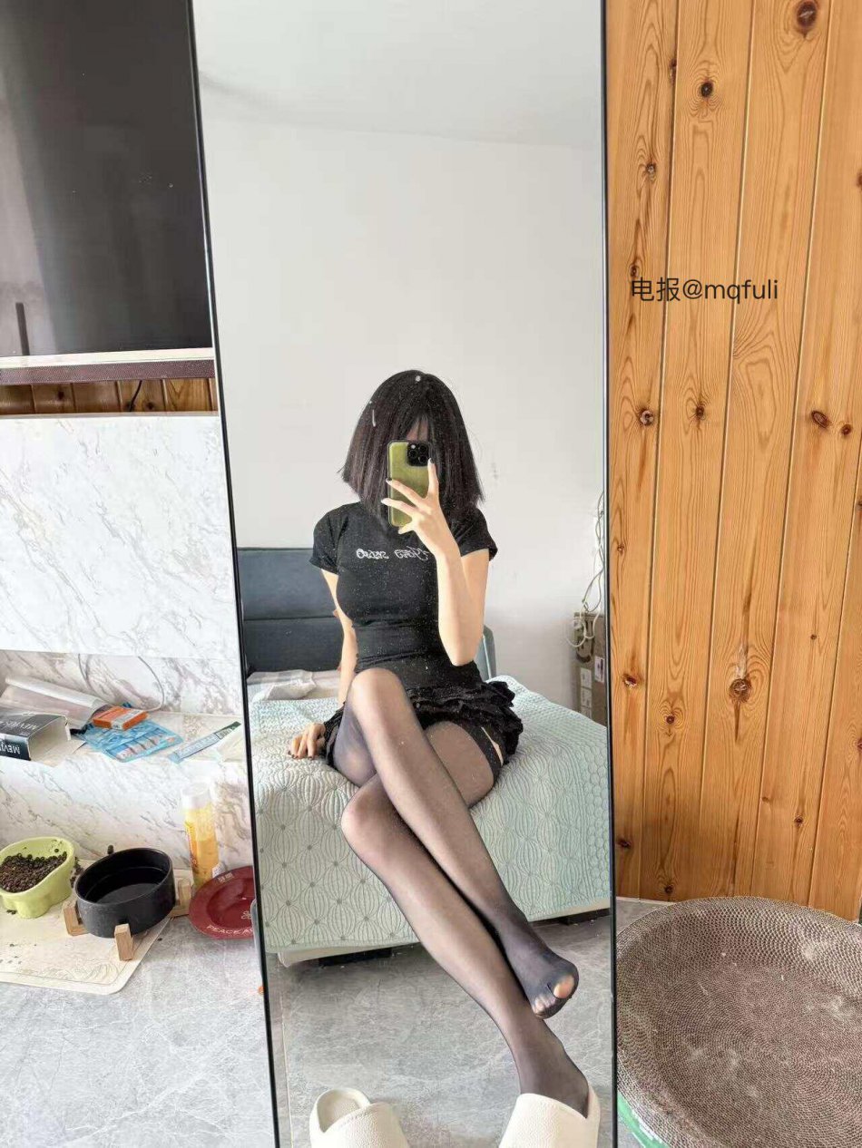 月饼 2025-08-26 17:01:04 都说黑si金典 永看不腻噢💗