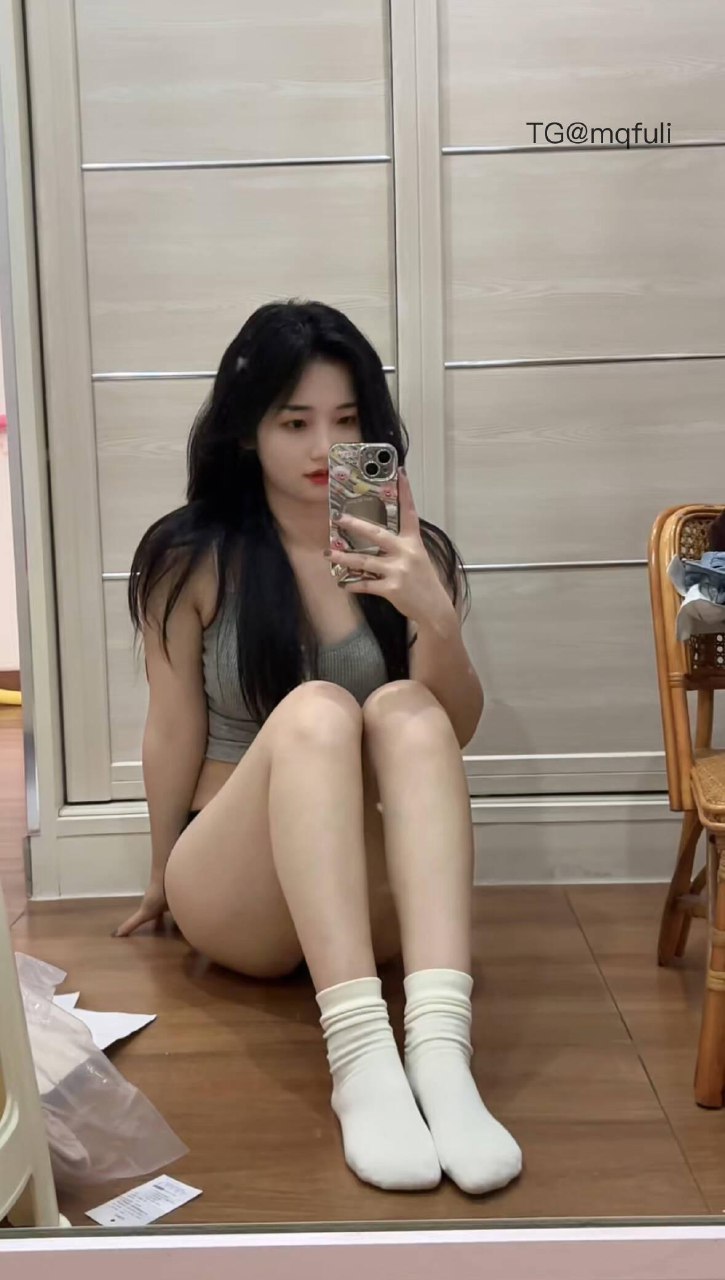 九斤明哥 2025-08-01 19:29:29 这么大的床一个人睡 烦死了😩