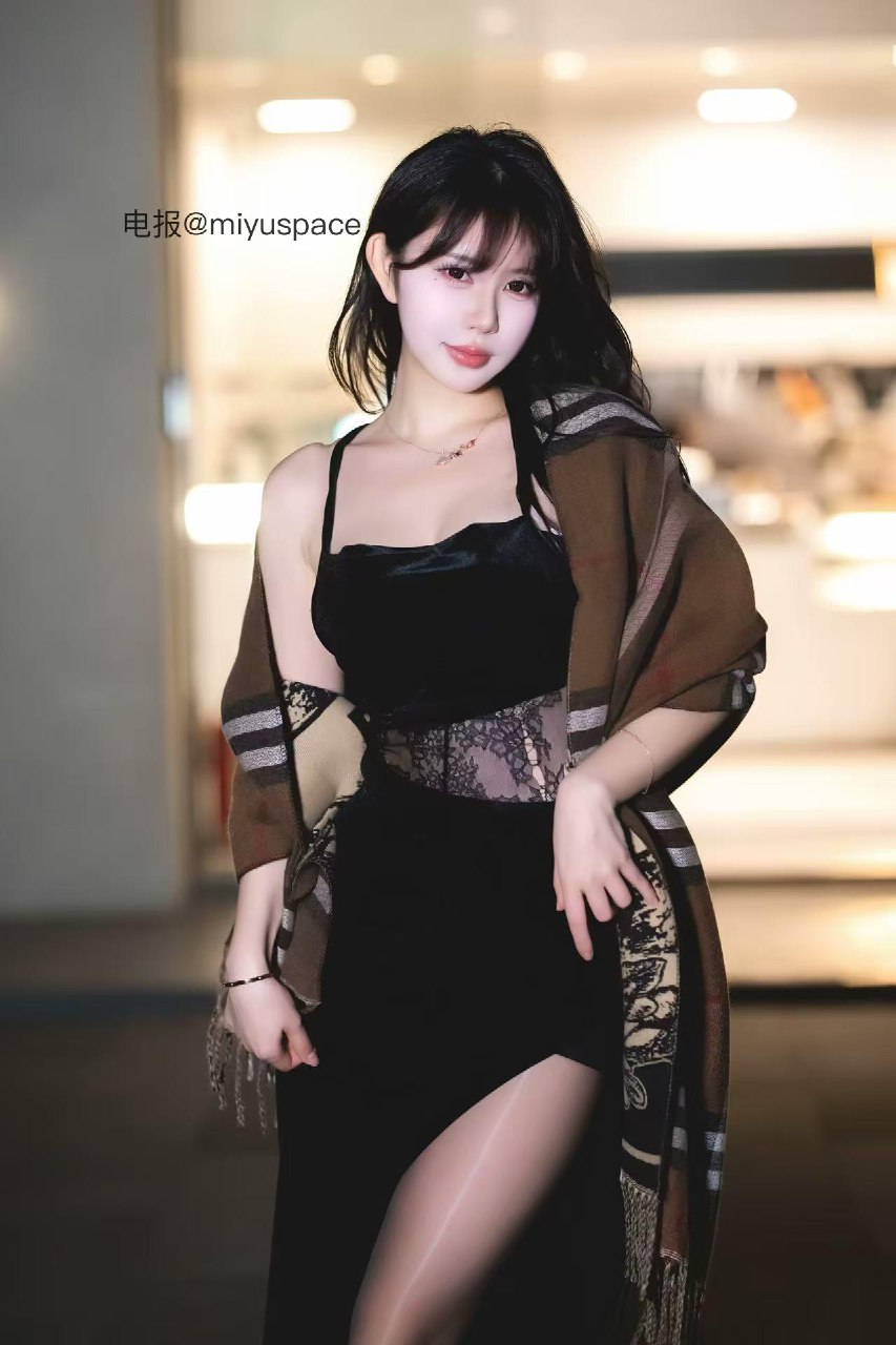 Tina很妖孽呀 2025-08-10 10:24:19 性感黑丝😍➕黑色吊带裙🔥大长腿