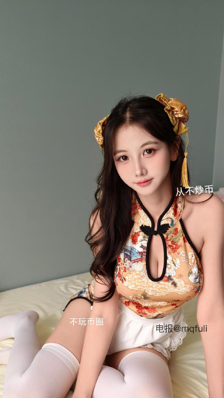 刘二萌 2025-08-01 17:06:28 挂脖无袖开衩包臀旗袍㊙️