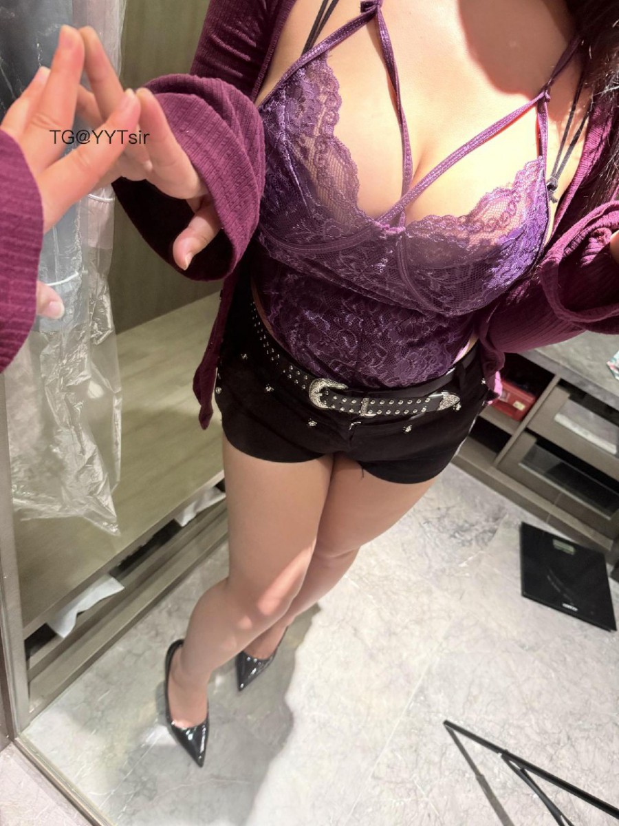 可爱多多杨 2025-08-14 21:22:21 五张精美紫色蕾丝战袍壁纸